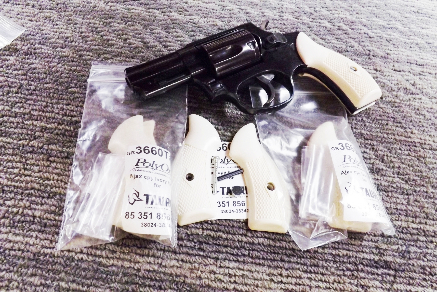 Taurus 85 856 Revolver Ajax Magna type Small Ivory Grips, Seal, and Pin compatible with Adapters - Image 12