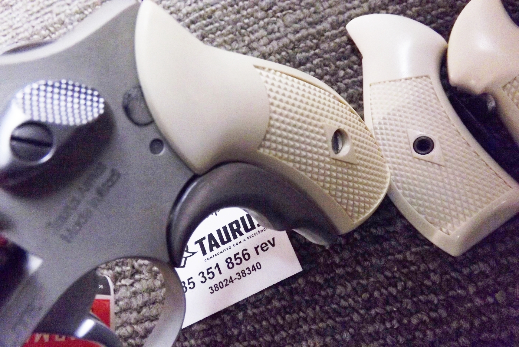 Ivory Poly Grips Frame Seal, Pin & T Grip Adapter for Taurus 85 856 Revolvers - Image 2