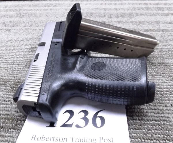 S&W 9mm SW9VE Stainless 17 Shot 1 MagazineVery Good 2000 Production Smith & Wesson 220025 ancestor to 223900 - Image 12