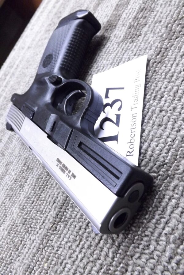 S&W 9mm SW9VE Stainless 17 Shot 1 Magazine Very Good 2000 Production Smith & Wesson 220025 ancestor to 223900 - Image 8