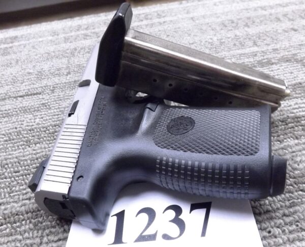 S&W 9mm SW9VE Stainless 17 Shot 1 Magazine Very Good 2000 Production Smith & Wesson 220025 ancestor to 223900 - Image 10