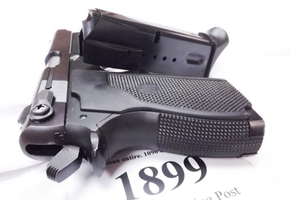 Smith & Wesson 9mm model 469 Compact 1989 VG-Exc 3 Safeties S&W 6906 type with Holster and Magazine Offer - Image 5