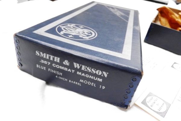 Smith & Wesson Factory 2 Piece Blue model 19-2 Box 4 inch 1968 Nox, NRA, Wty - Image 3