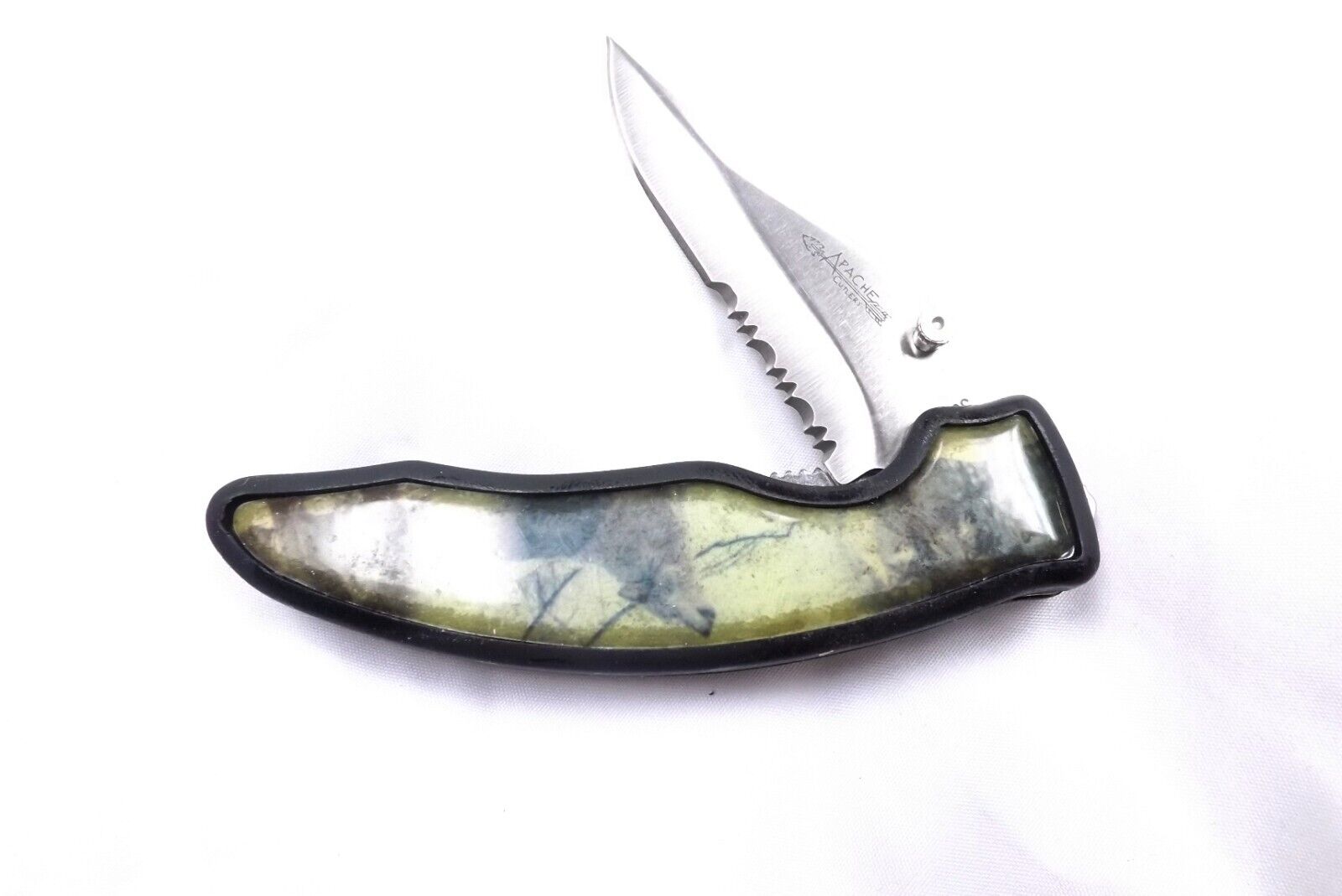 Frost Apache Wildlife Series Wolf Stainless Easy Opener 4.5 in Lock Knife TA455