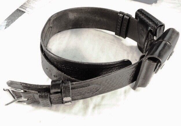 Police Duty Rig 36 Belt Keepers Magazine Case Cuff Holder Tex Shoemaker 1970s VG