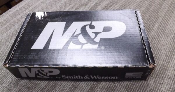 Smith & Wesson Factory 1 Piece M&P Black Box for 3.5 – 4.5 inch Autos, Revolvers