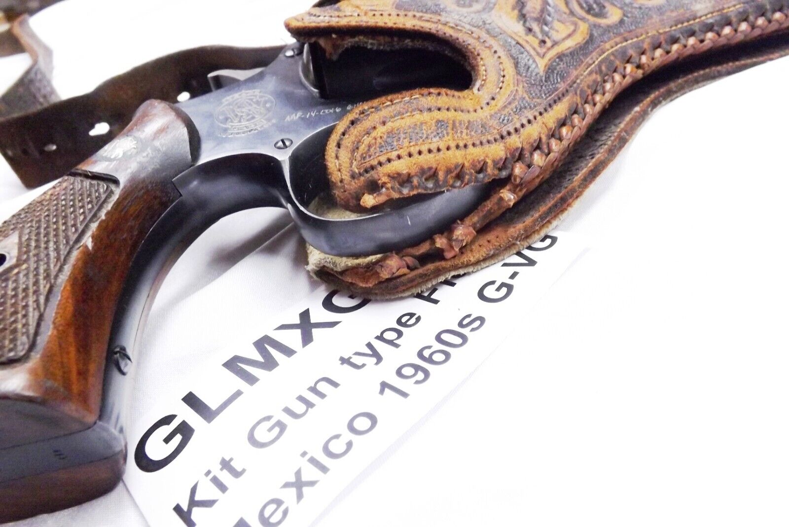 Vintage 1960s Floral Leather Belt and Holster for Colt D or S&W Kit, Chief - Image 4