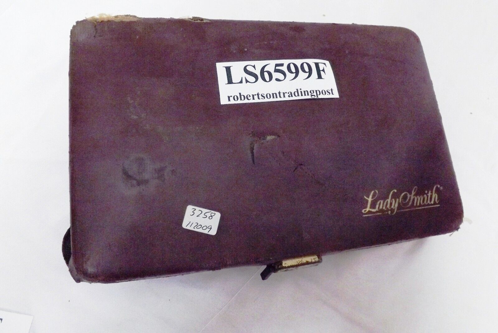 Smith & Wesson 1999 Model 65 Ladysmith Fitted Jewelry Case Leatherette Velvet